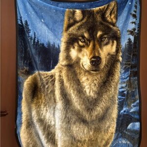 Wolf Scenic Plush Throw Blanket in Blue and Brown